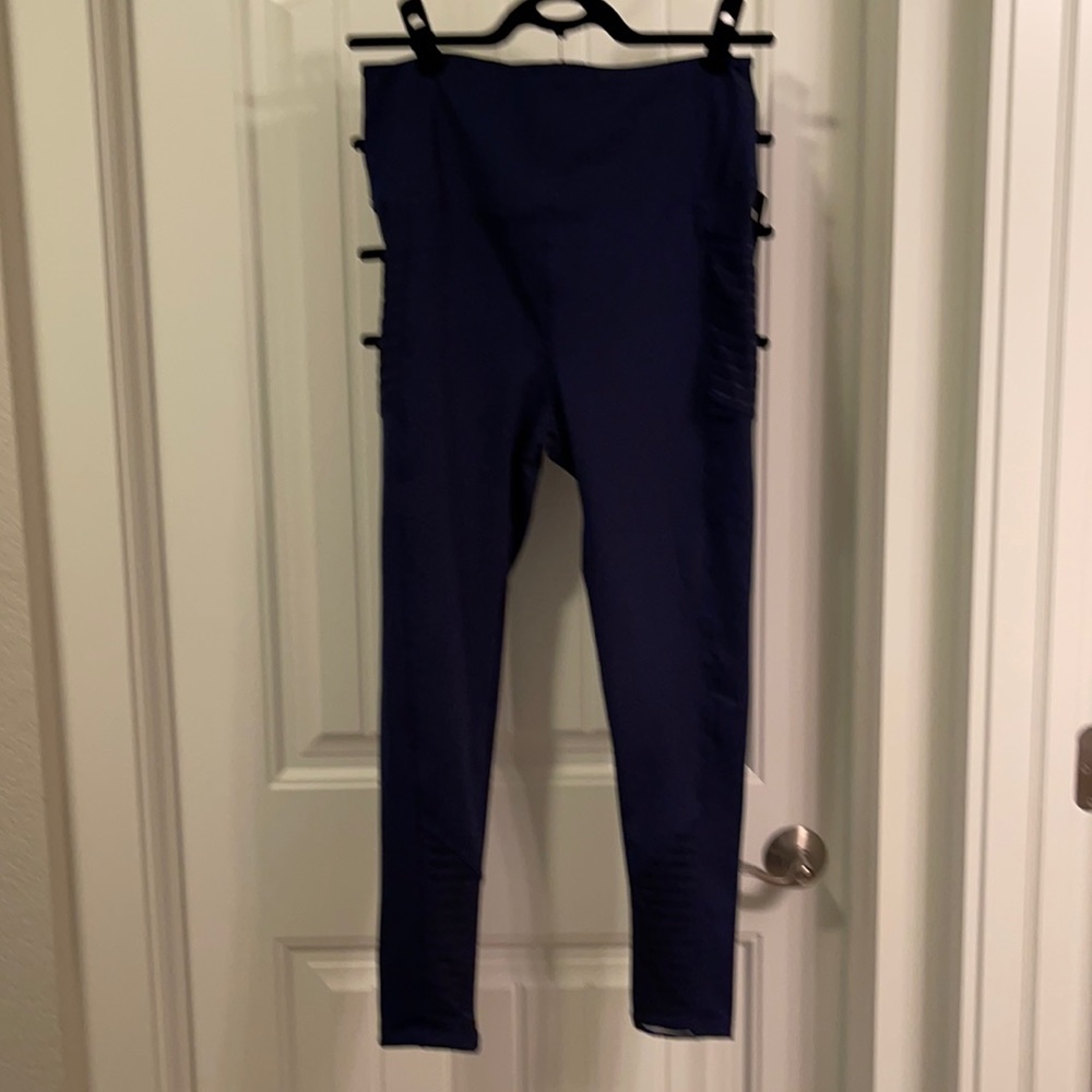 Athletic leggings